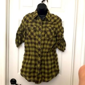 Women’s Mudd wrinkle look plaid shirt